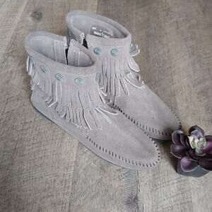 Minnetonka Grey Booties Leather Fringe Zip Up Size 6